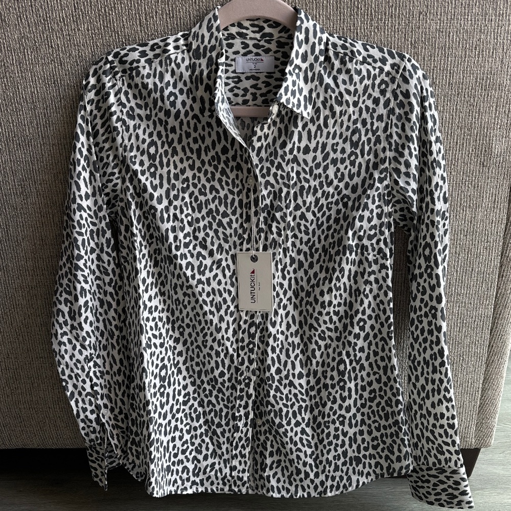 NWT Women’s UNTUCKit Leopard Blouse